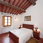 بيت للعطل Authentic In Bucine With Swimming Pool